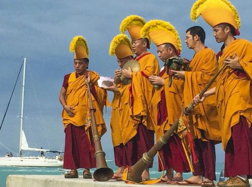 monks_pier_hats-horns_contrast